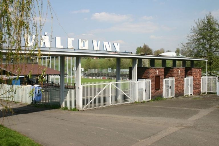MĚSTO VLASTNÍ FOTBALOVÝ STADION „STOVKY“