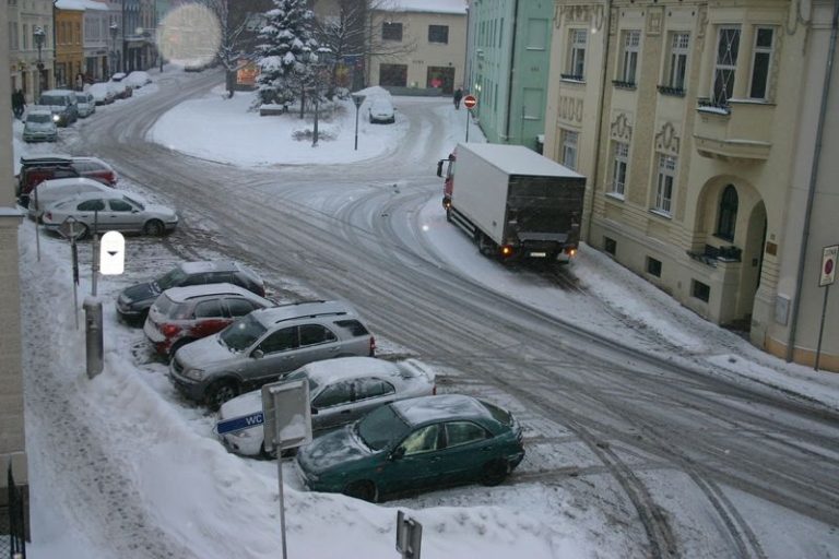 SNÍH PŮSOBÍ PROBLÉMY