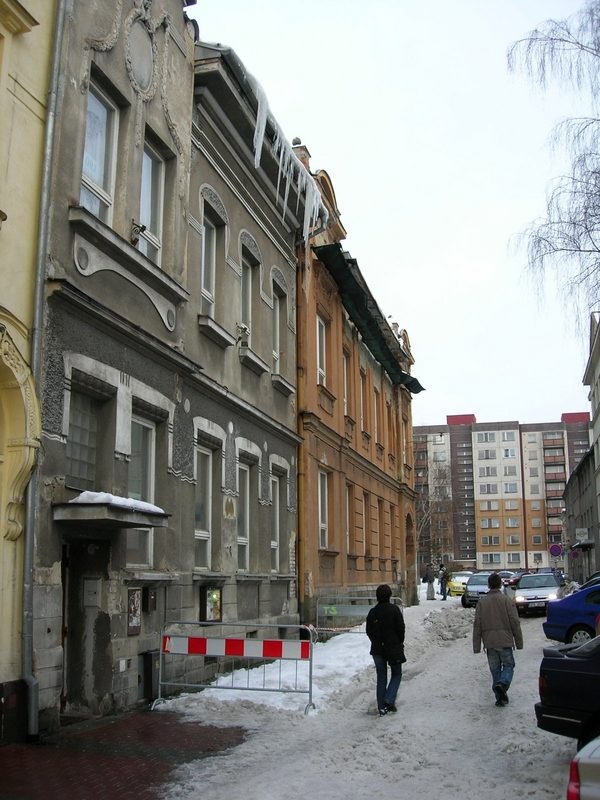 NEBEZPEČNÉ RAMPOUCHY MUSÍ MAJITELÉ DOMŮ ODSTRANIT