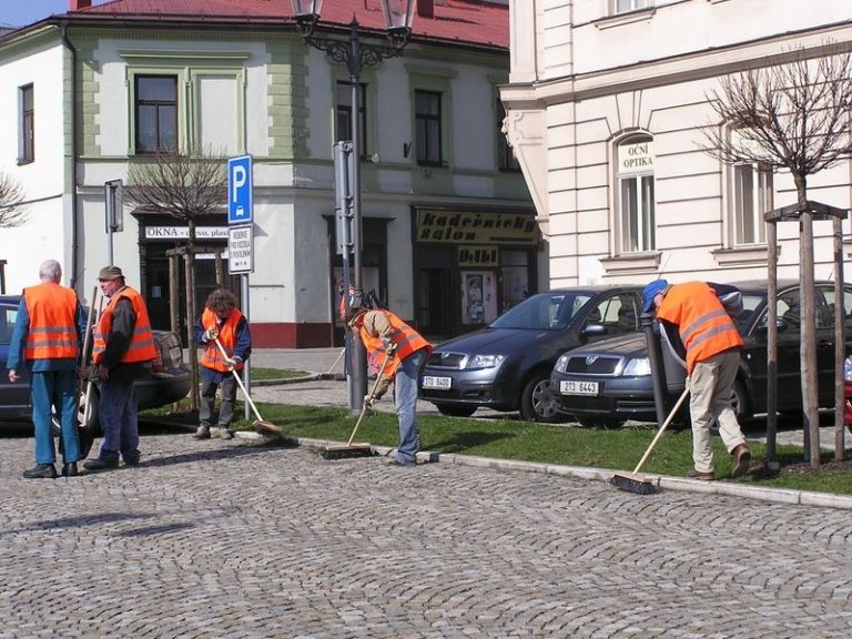JARNÍ ÚKLID MĚSTA JIŽ ZAČAL