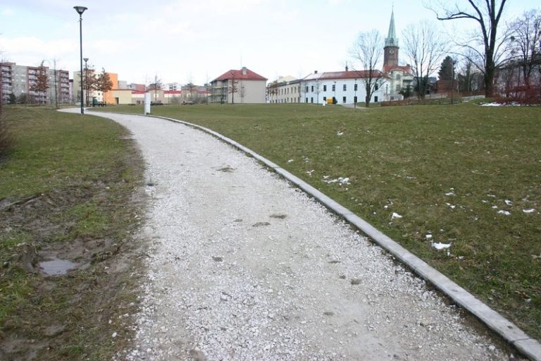 MĚSTO INVESTUJE DO OPRAV CHODNÍKŮ