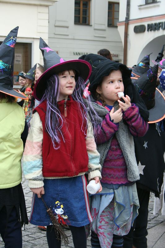 ČARODĚJNICKÉ REJE