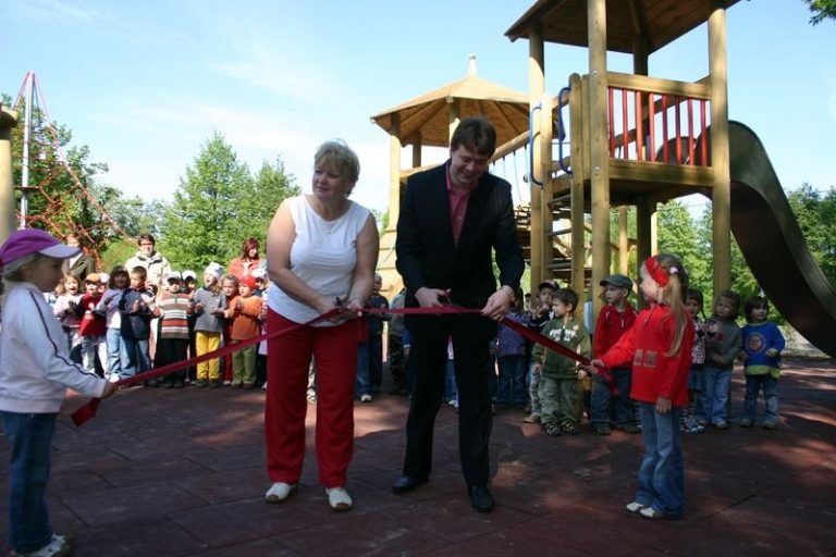 NOVÉ DĚTSKÉ HŘIŠTĚ NA ULICI M. MAJEROVÉ