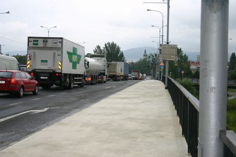 OPRAVY MOSTU NA PRŮTAHU MĚSTEM SKONČILY