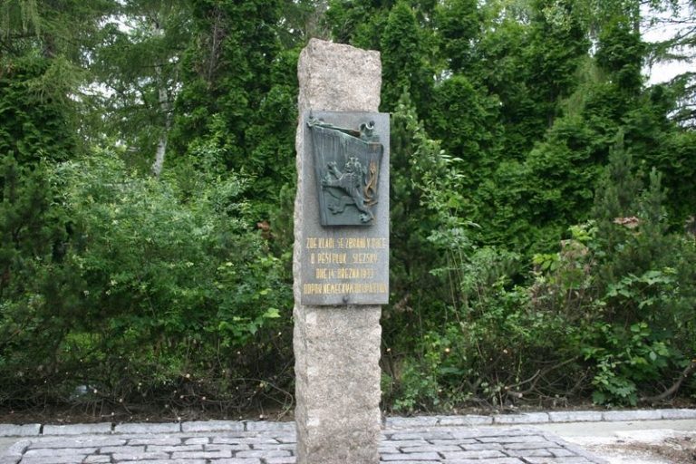 PAMÁTNÍK NÁRODNÍHO ODPORU PROTI NĚMECKÝM OKUPANTŮM PROCHÁZÍ ÚPRAVOU