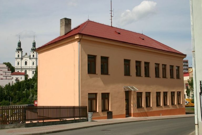 CENTRUM PEČOVATELSKÝCH SLUŽEB MÁ NOVÝ KABÁT A PŘÍJEZDOVOU CESTU