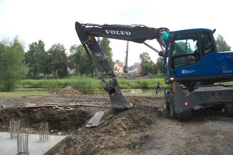 NOVÁ LÁVKA PŘES ŘEKU OSTRAVICI