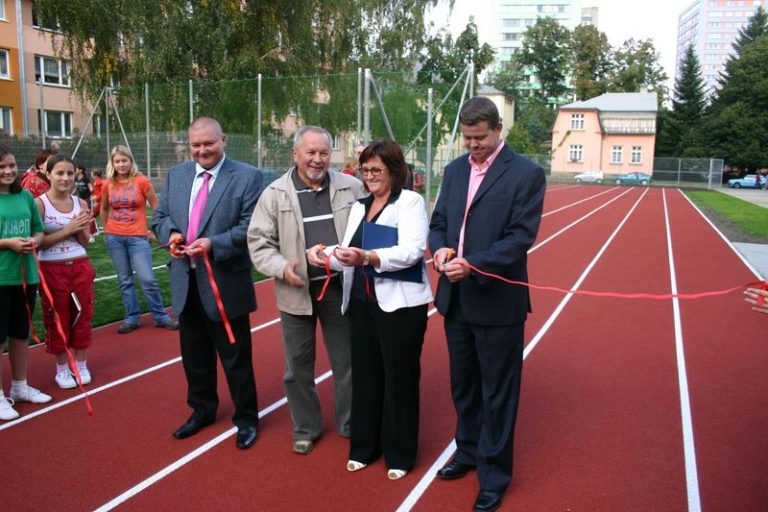 MĚSTO INVESTUJE DO ŠKOLNÍCH SPORTOVIŠŤ