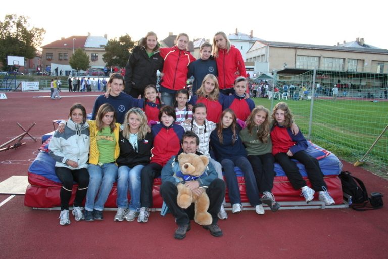 Atletické družstvo dorostenek ve finále ČR