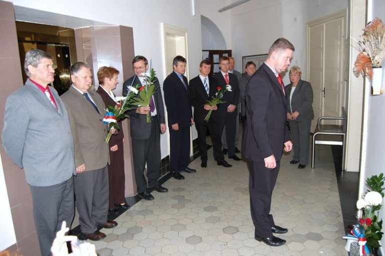 ZASTUPITELÉ UCTILI BLÍŽÍCÍ SE DEN ZA SVOBODU A DEMOKRACII