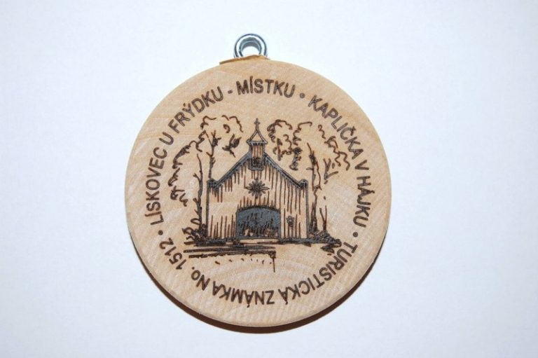 Kaplička v Hájku získala známku