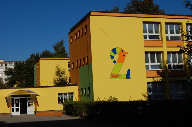 VYSOKÁ NEMOCNOST UZAVÍRÁ ŠKOLY