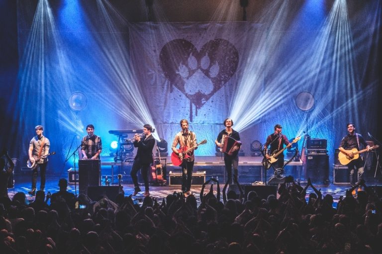 Kapela JELEN se na jaře 2017 vrátí na koncertní pódia.  V rámci turné vystoupí i ve Frýdku-Místku.