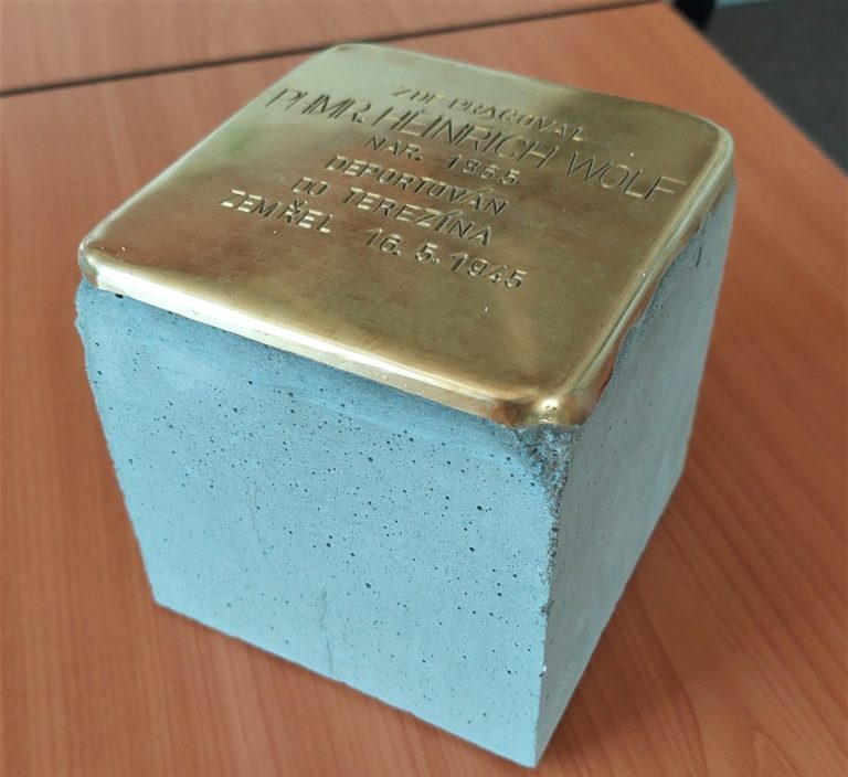 KAMENY ZMIZELÝCH BUDOU PATŘIT I DO FRÝDECKO-MÍSTECKÝCH ULIC