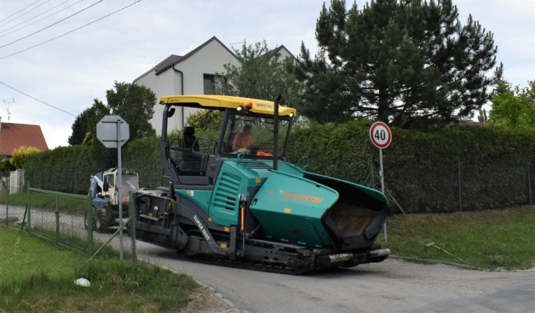 OPRAVÍME DALŠÍ SILNICE A CHODNÍKY