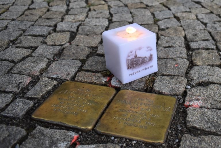 STOLPERSTEINY UŽ ZÁŘÍ I V ULICÍCH FRÝDKU-MÍSTKU