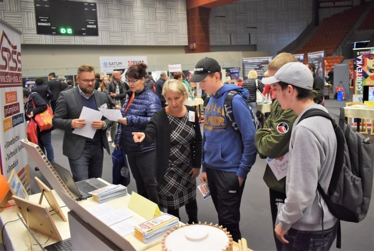 ŽÁCI MĚLI ZÁJEM O TRH VZDĚLÁVÁNÍ