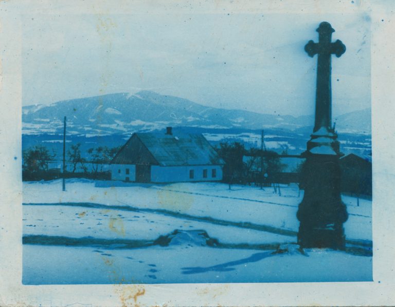 KŘÍŽ NA VRŠAVCI JE JAKO NOVÝ. MÍSTNÍ ZVOU NA SLAVNOSTNÍ POŽEHNÁNÍ