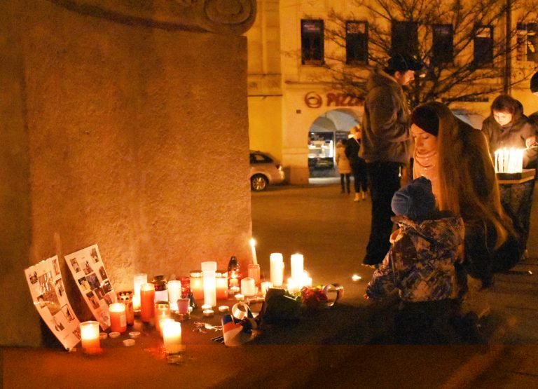 <strong>PLAMÍNKY ZA SVOBODU A DEMOKRACII ZAHOŘELY VE FRÝDKU-MÍSTKU</strong>