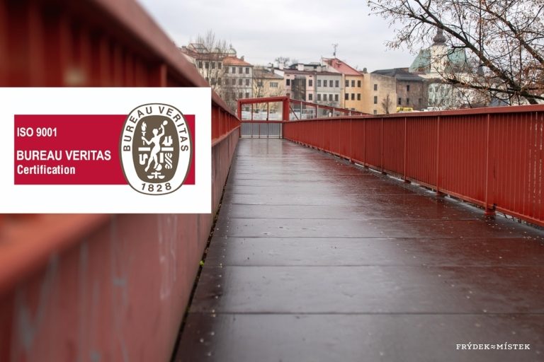 ČERVENÁ LÁVKA V REVOLUČNÍ S NOVÝM PROTISKLUZOVÝM POVRCHEM