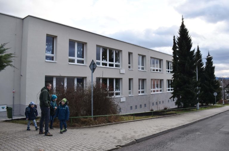 ŠKOLÁCI Z „JEDNIČKY“ SE JIŽ UČÍ V ZATEPLENÉ PŘÍSTAVBĚ