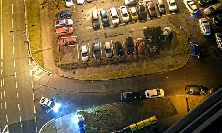 VIDEO: CHTĚLI UKRÁST KATALYZÁTOR, CHYTILI JE STRÁŽNÍCI