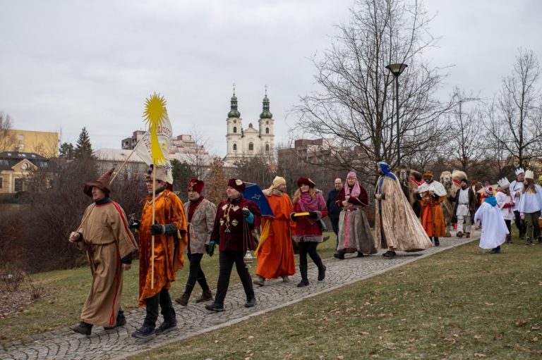 MĚSTEM PROJDOU TŘI KRÁLOVÉ, PŘIDEJTE SE K NIM