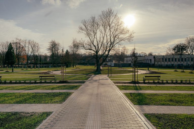 NOVÁ ČÁST FRÝDECKÉHO HŘBITOVA SE OTEVŘELA VEŘEJNOSTI, POŽEHNALY JI FARNOSTI