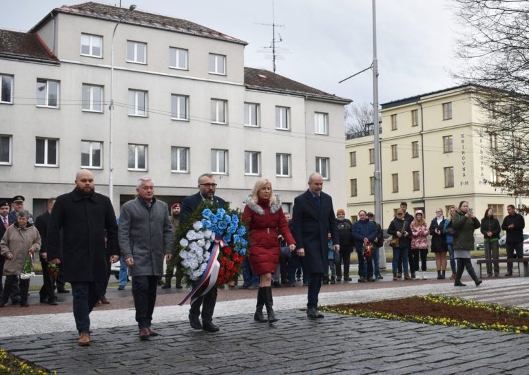 ZAVZPOMÍNALI NA HRDINNÉ OBRÁNCE KASÁREN