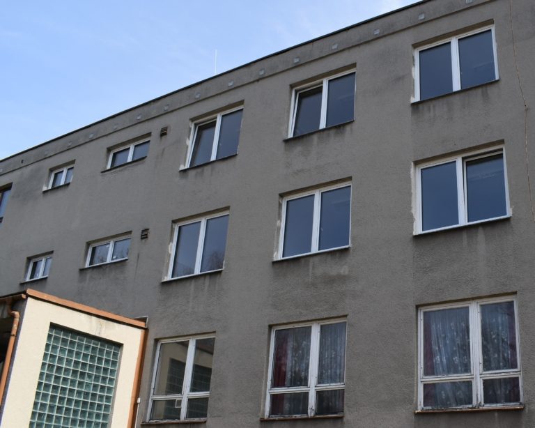 UBYTOVNA NA PALKOVICKÉ S NOVÝMI OKNY UŠETŘÍ TEPLO