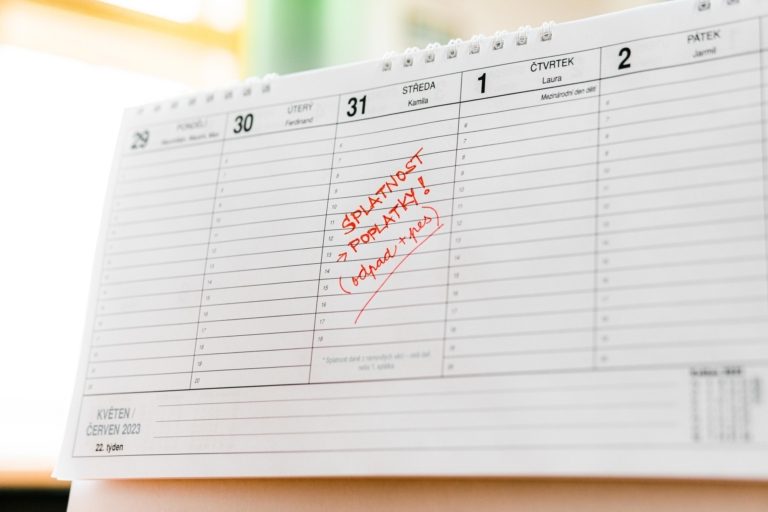 NEMUSÍTE STÁT FRONTU NA ÚŘADĚ, ZAPLAŤTE POPLATKY ONLINE