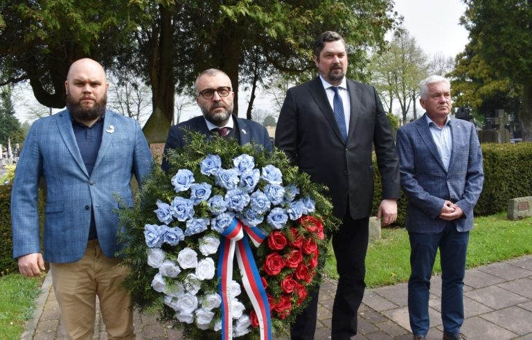 UCTILI PAMÁTKU OSVOBODITELŮ