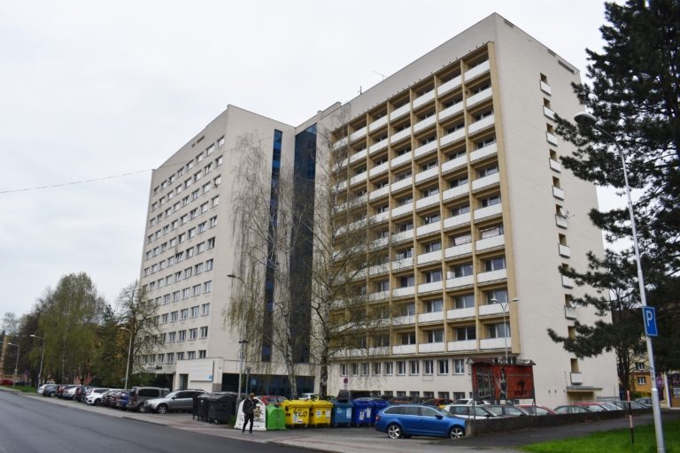 NOVÝ VÝTAH JIŽ SLOUŽÍ OBYVATELŮM MĚSTSKÉHO DOMU