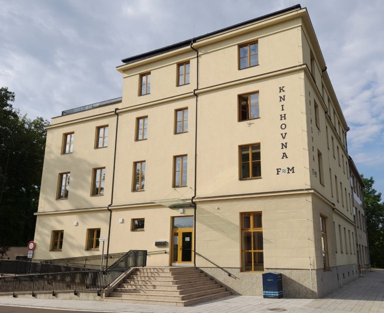 SOUTĚŽÍME! DEJTE HLAS NAŠÍ KNIHOVNĚ