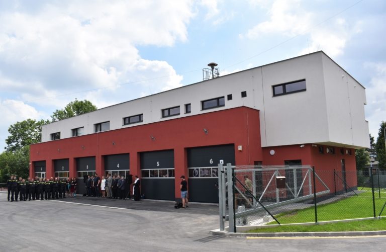 FRÝDEK-MÍSTEK ZAJISTIL DOBROVOLNÝM HASIČŮM PROFESIONÁLNÍ ZÁZEMÍ A NOVÉ VOZIDLO