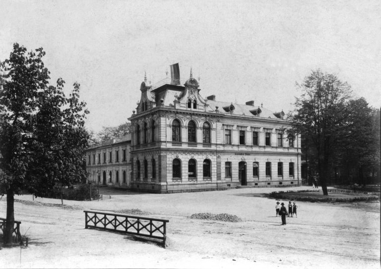 FRÝDEK-MÍSTEK CHCE ZÍSKAT ČESKÝ DŮM LEVNĚJI. PŘÍHOZ V DRAŽBĚ NEPODAL