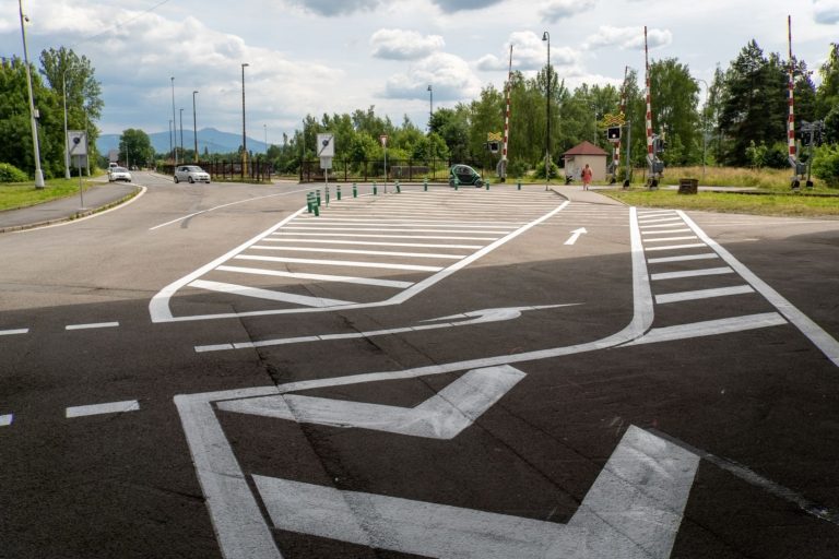 HLEDÁTE PARKOVÁNÍ V CENTRU FRÝDKU-MÍSTKU? ZAPARKUJTE POD ESTAKÁDOU