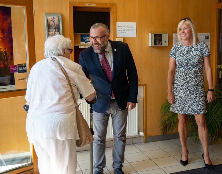 SÁL NOVÉ SCÉNY VLAST PATŘIL JUBILANTŮM