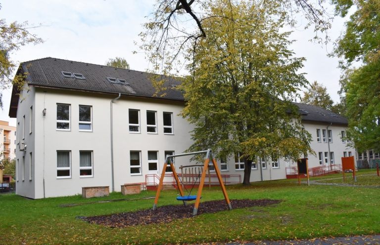 KLIENTŮM ZAŘÍZENÍ „ŽIRAFA“ PŘINESLA ROZSÁHLÁ OPRAVA BUDOVY VYŠŠÍ KOMFORT