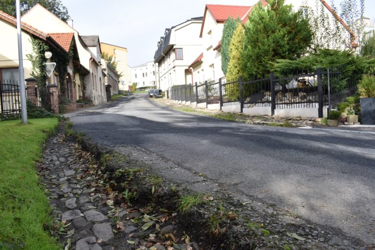 CENNOU TĚŠÍNSKOU ULICI CHRÁNÍME „ZÁCHOVNOU OPRAVOU“, ČEKÁ JI GENERÁLNÍ REKONSTRUKCE