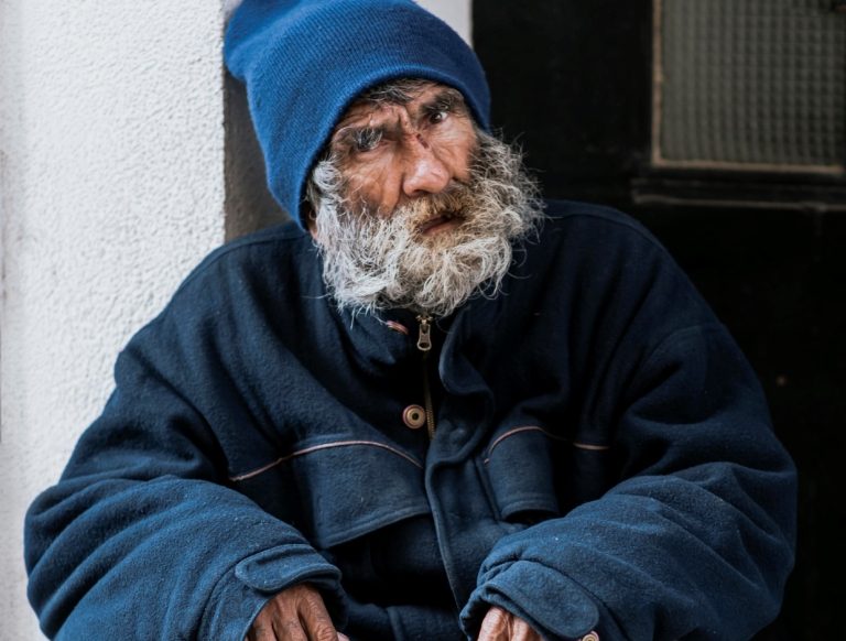 LIDÉ BEZ DOMOVA NEMUSÍ MRZNOUT NA ULICÍCH