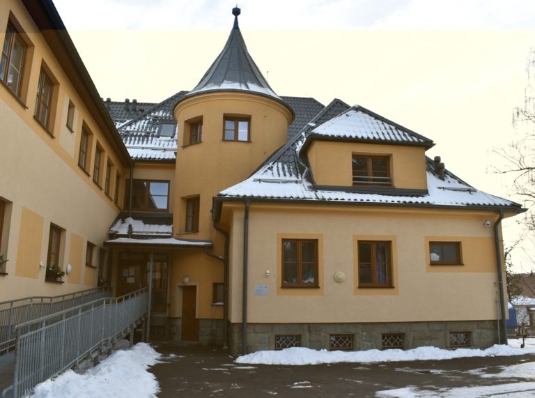AZYLOVÝ DŮM PŘEVZAL DARY OBČANŮ, TĚŠÍ SE Z REKORDNÍHO VÝTĚŽKU