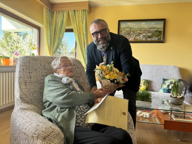 PRIMÁTOR POPŘÁL MARII JEŽOVÉ KE STOLETÉMU JUBILEU