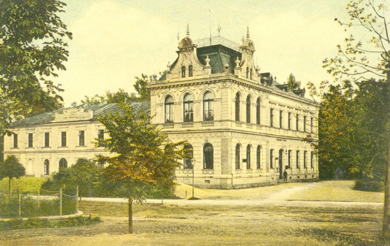 ČESKÝ DŮM ZACHRÁNĚN. NEMOVITOST KOUPÍ MĚSTO