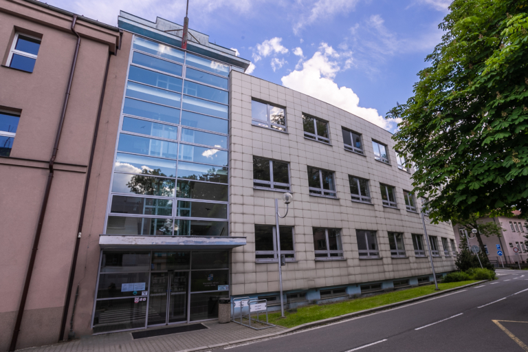 MIMOŘÁDNÉ UZAVŘENÍ ÚŘADU V MÍSTKU. VÝDEJ CESTOVNÍCH DOKLADŮ ZACHOVÁN