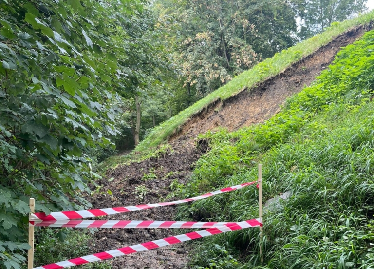 MĚSTO ŘEŠÍ UJÍŽDĚJÍCÍ SVAH