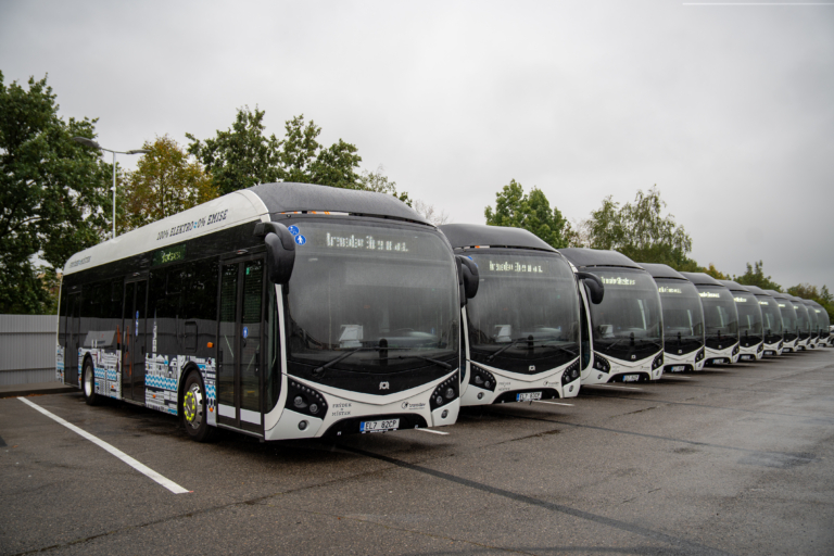 FLOTILA 12 ELEKTROBUSŮ PŘIPRAVENA NA VÝJEZD DO ULIC
