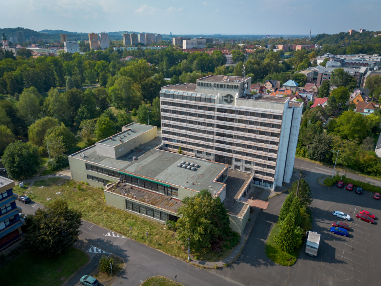 REKONSTRUKCE HOTELU CENTRUM ZAČNE FASÁDOU, VLASTNÍK ZÍSKAL STAVEBNÍ POVOLENÍ