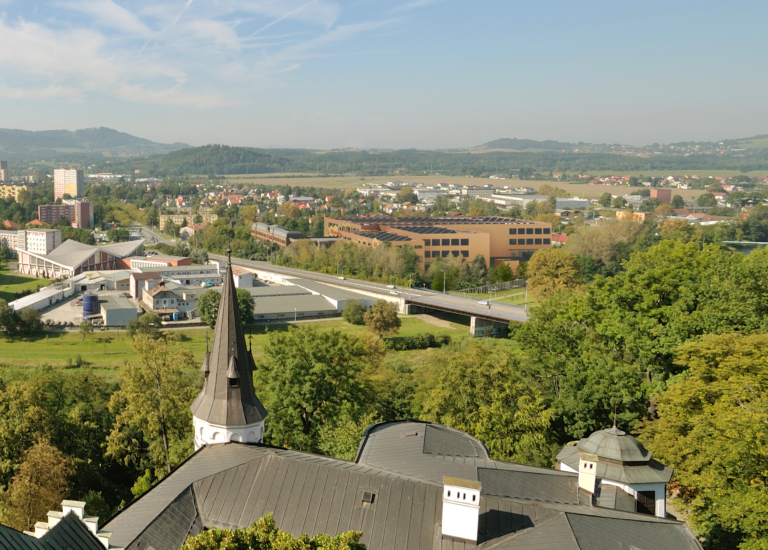 KONEČNÁ PODOBA MARLENKY VYJEDNÁNA. ZAPADNE DO MĚSTSKÉHO PANORAMATU