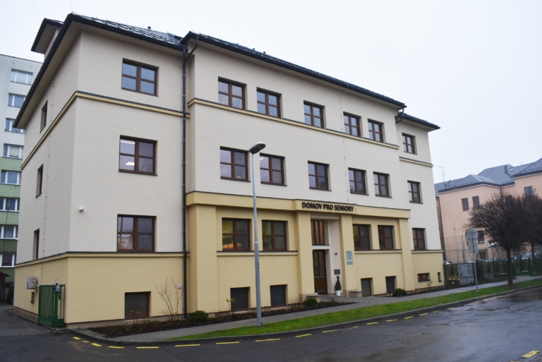 SENIOŘI S DEMENCÍ ZÍSKALI NOVÉ ZÁZEMÍ VE FRÝDKU-MÍSTKU